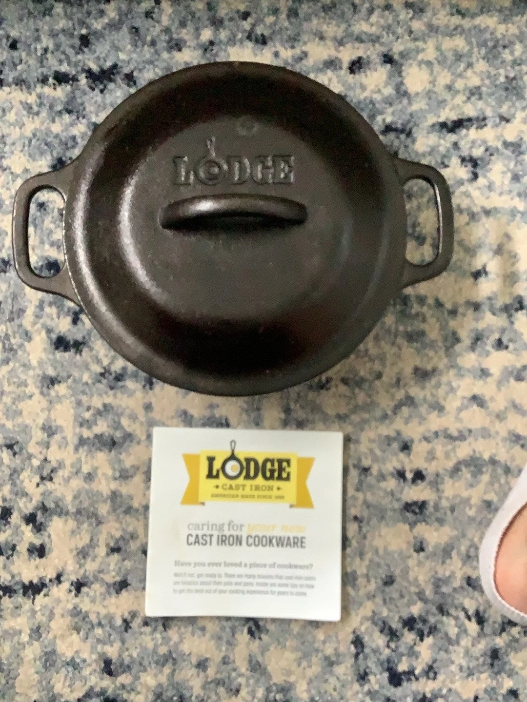 Lodge 2 Quart Cast Iron Dutch Pot 8" Diameter withLid No. 5IC