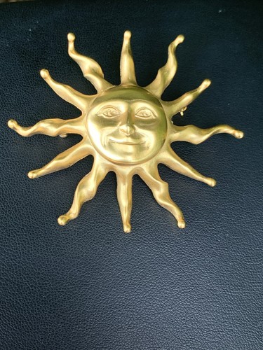 ✨ Vintage Anne Klein Sun Face Brooch Matte Gold Tone Celestial 1980s Runway I✨ - Picture 2 of 5