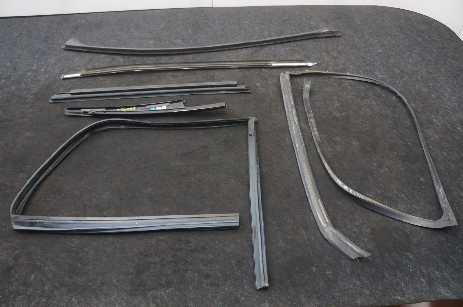 Set Front Right Window Rubber Gasket Trim 7200306 Rolls Royce Ghost Series I 09