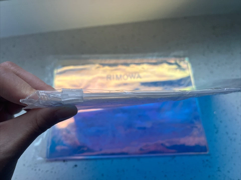 NUEVO Auténtico RIMOWA Bolsa de Regalo Iridiscente Bolsa Sobre Cremallera Cierre Pasaporte Foto 4 de 4