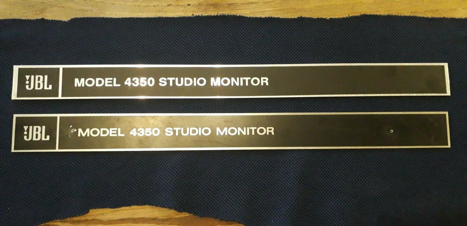 Logo JBL 4350 en aluminium pour restaurer l'aspect d'origine de vos enceintes usées