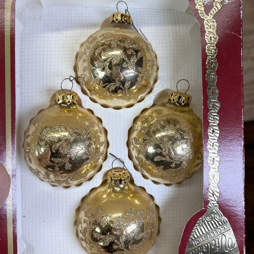 Colección Victoria 3 Cajas Redondas Dorado con Brillo Adornos de Navidad 12 Total - Imagen 8 de 8