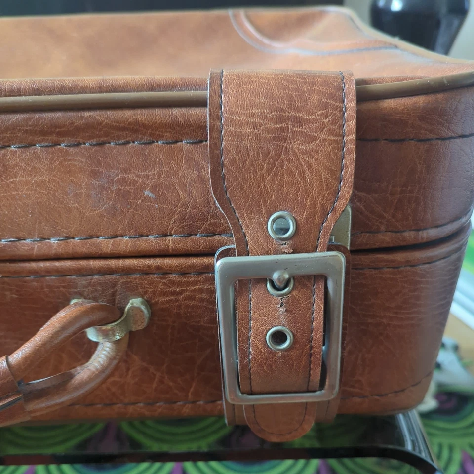 Vintage Retro Spartanite Brown Faux Leather Suitcase Medium Display Travel - Image 4 of 4