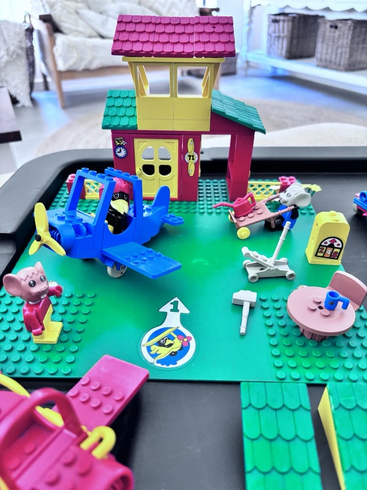 LEGO FABULAND Juegos Mixtos 7 Figuras Manuales Vehículos Aeropuerto Taller Cartero Foto 2 de 4