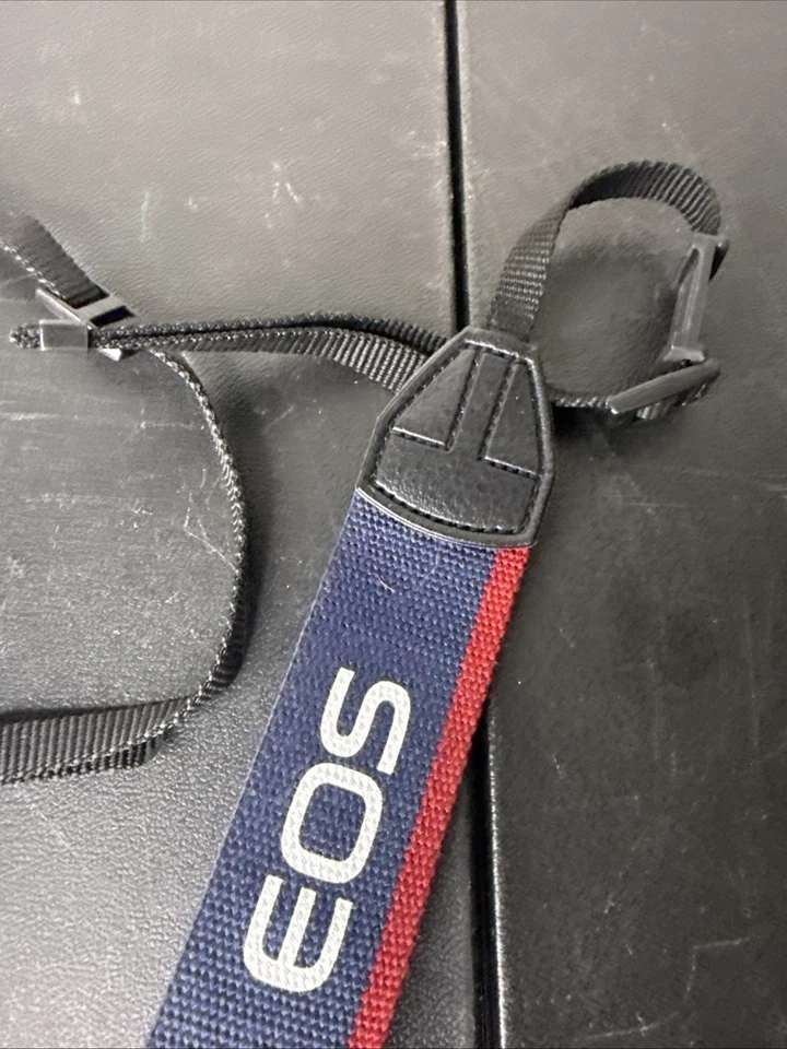 Correa de hombro OEM Cannon EOS azul rojo para SLR/DSLR hecha en Taiwán Foto 3 de 4