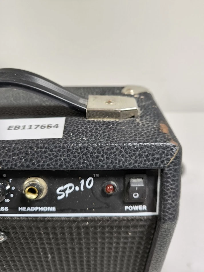Amplificador de guitarra Squier SP-10 - Usado, liga, desgaste cosmético - Imagem 4 de 4