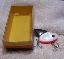 092525 VINTAGE LAZY IKE SAIL SHARK LURE  1-3/8"  VERY TOUGH COLOR
