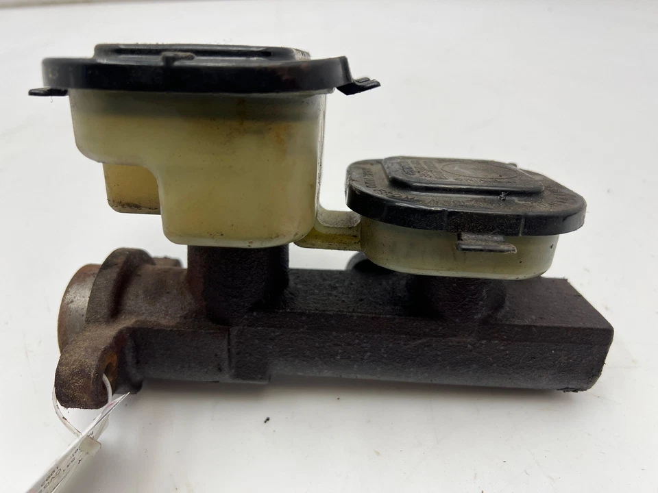 Cilindro maestro de freno Chevy G10 G20 1988-95 (solo frenos de vacío) OEM 18013440 Foto 3 de 4