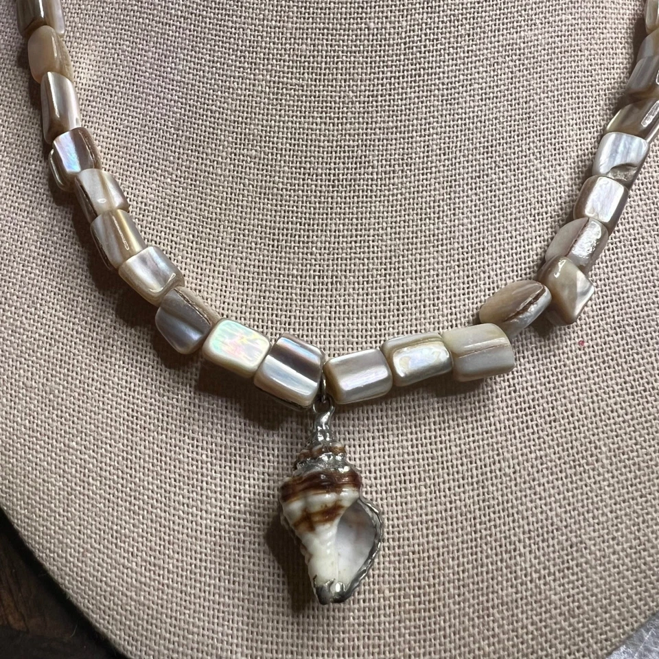 Mother of Pearl Bead Necklace with Seashell Pendant Boho Beachy Jewelry 17 in - Image 4 of 4