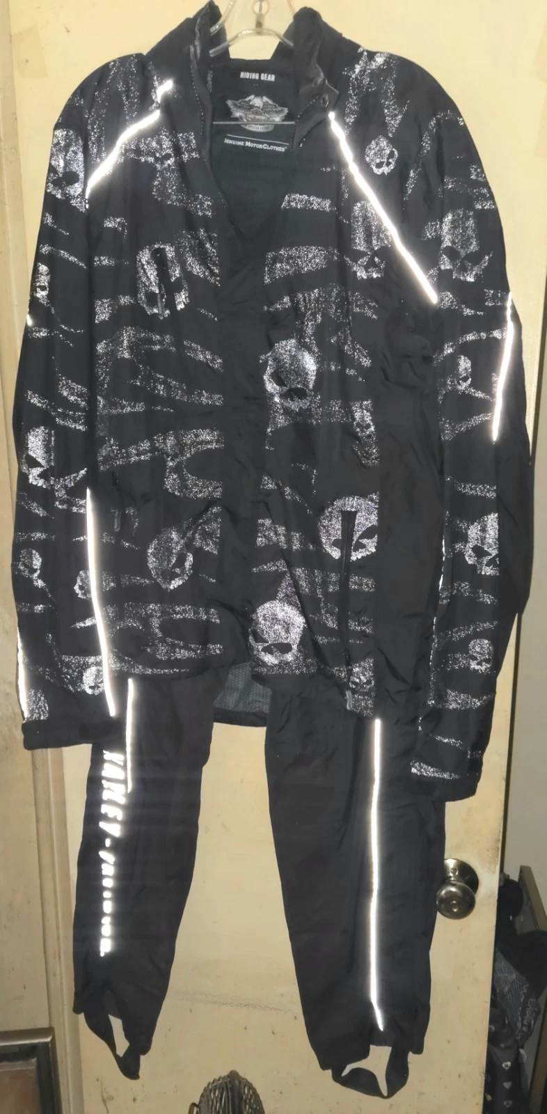 Rare 2011 Harley Davidson Willie G Skull Reflective Rain Suit Jacket & Pants MED
Opens in a new wind