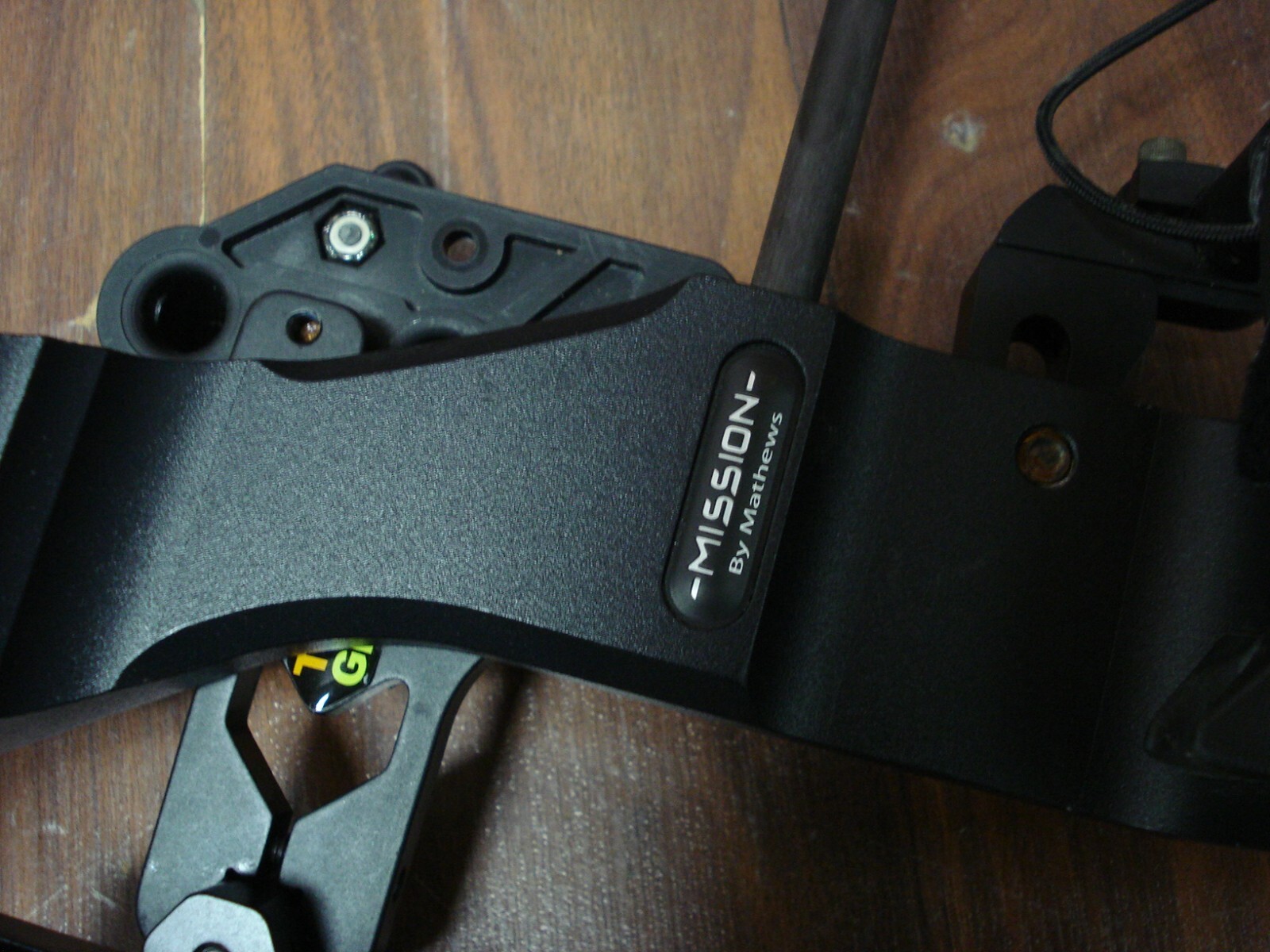 MISSION BY MATHEWS UX2 RIGHTHANDED COMPOUND BOW WITH CASE eBay