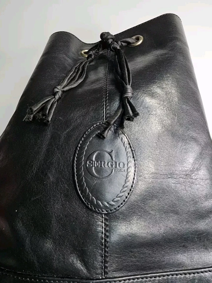 Cartera Sergio Cerruti Roma Cuero Negro Estilo Cubo Grande Asa Superior 11x11.5x7" Foto 4 de 4