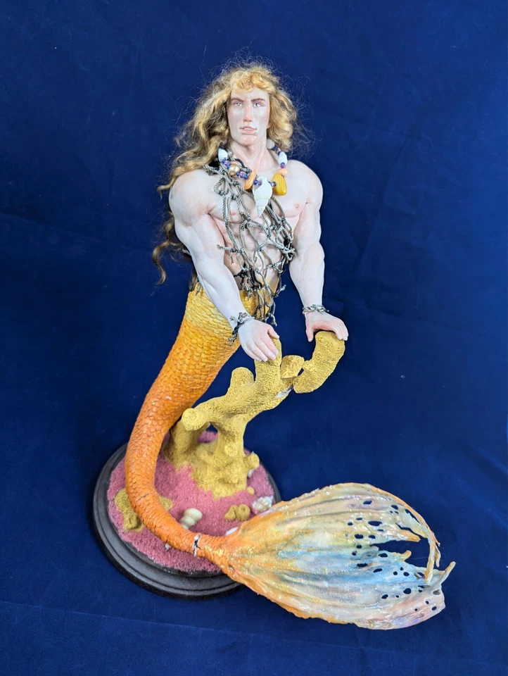 John Cleary 2018 14" de alto cola naranja y coral con base de madera necesita reparación Foto 2 de 4