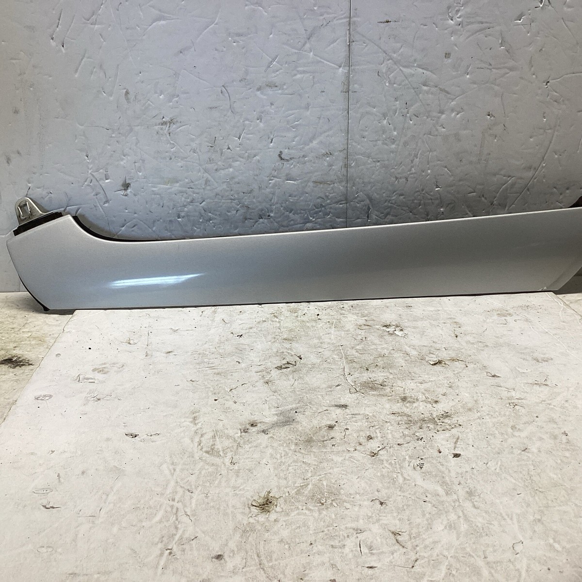 04-08 Chrysler Crossfire Window Windshield Trim Silver Pillar