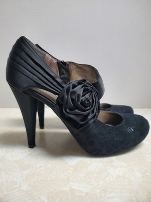Women's FERGALICIOUS Black Floral High Heel Pump Size 8