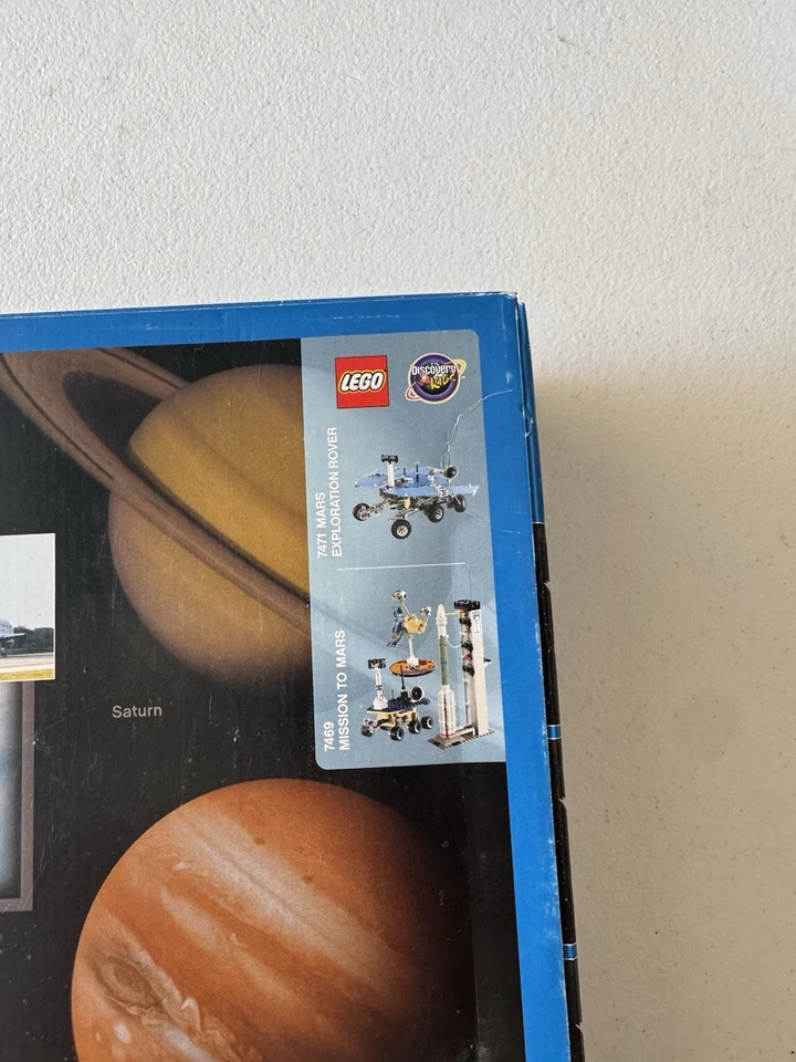 LEGO Discovery: Space Shuttle Discovery-Sts-31 (7470) New Sealed Some Box Damage - Image 4 of 4