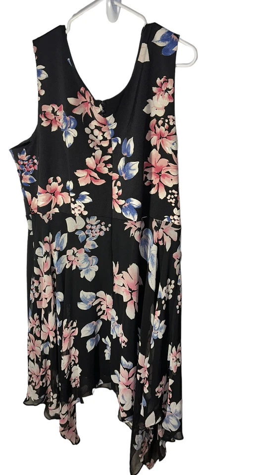 Vestido Lane Bryant para mujer sin mangas pañuelo dobladillo talla grande 26/28 negro floral Foto 2 de 4
