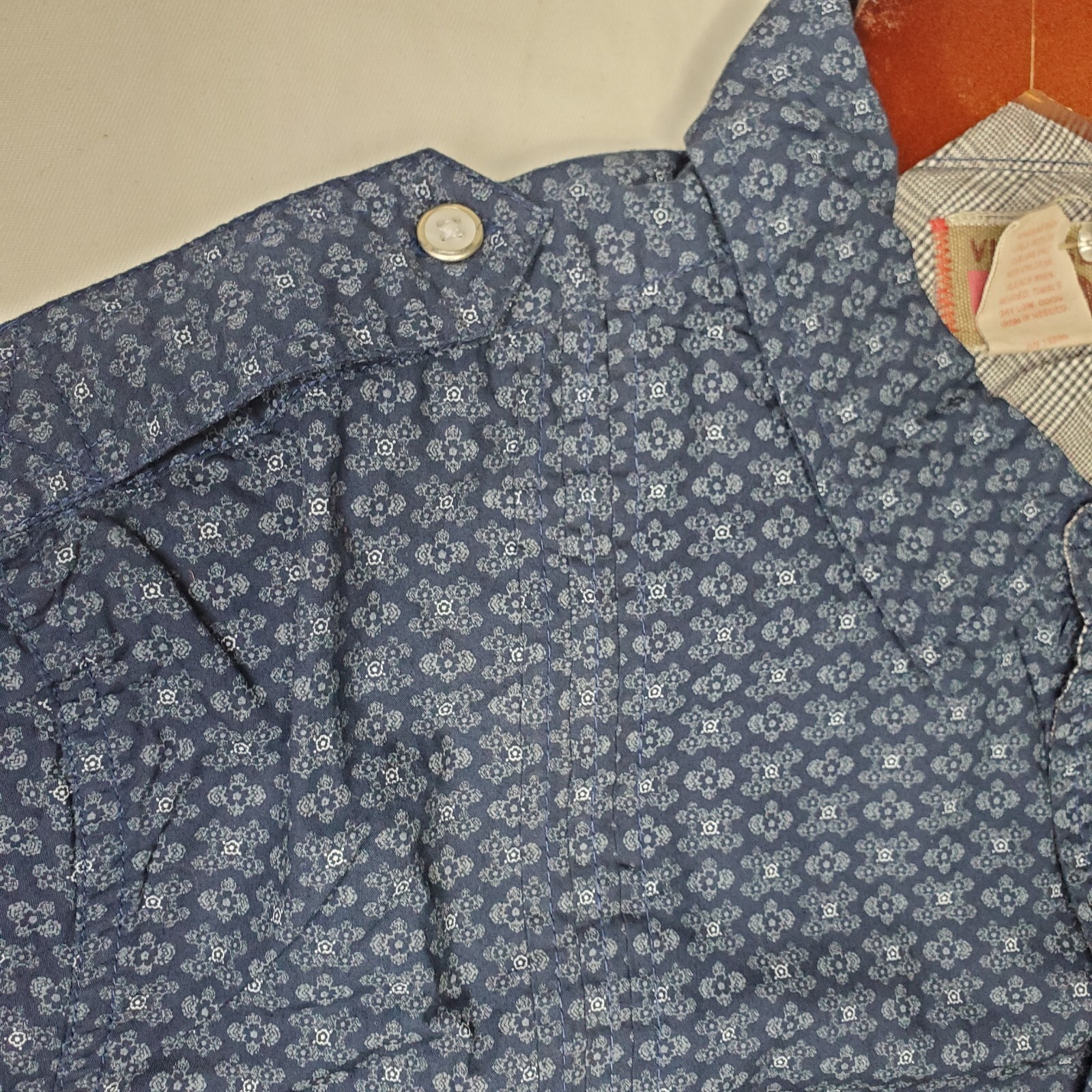 Men's Button Down long sleeve Blue  pattern contr… - image 5