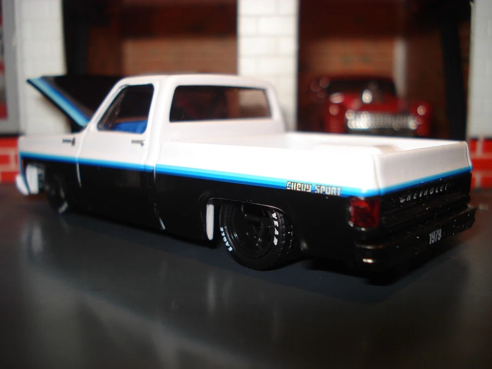 1979 CHEVROLET SILVERADO SS CUSTOM SQUARE BODY TRUCK LIMITED EDITION 1/64 M2 - Image 4 of 4