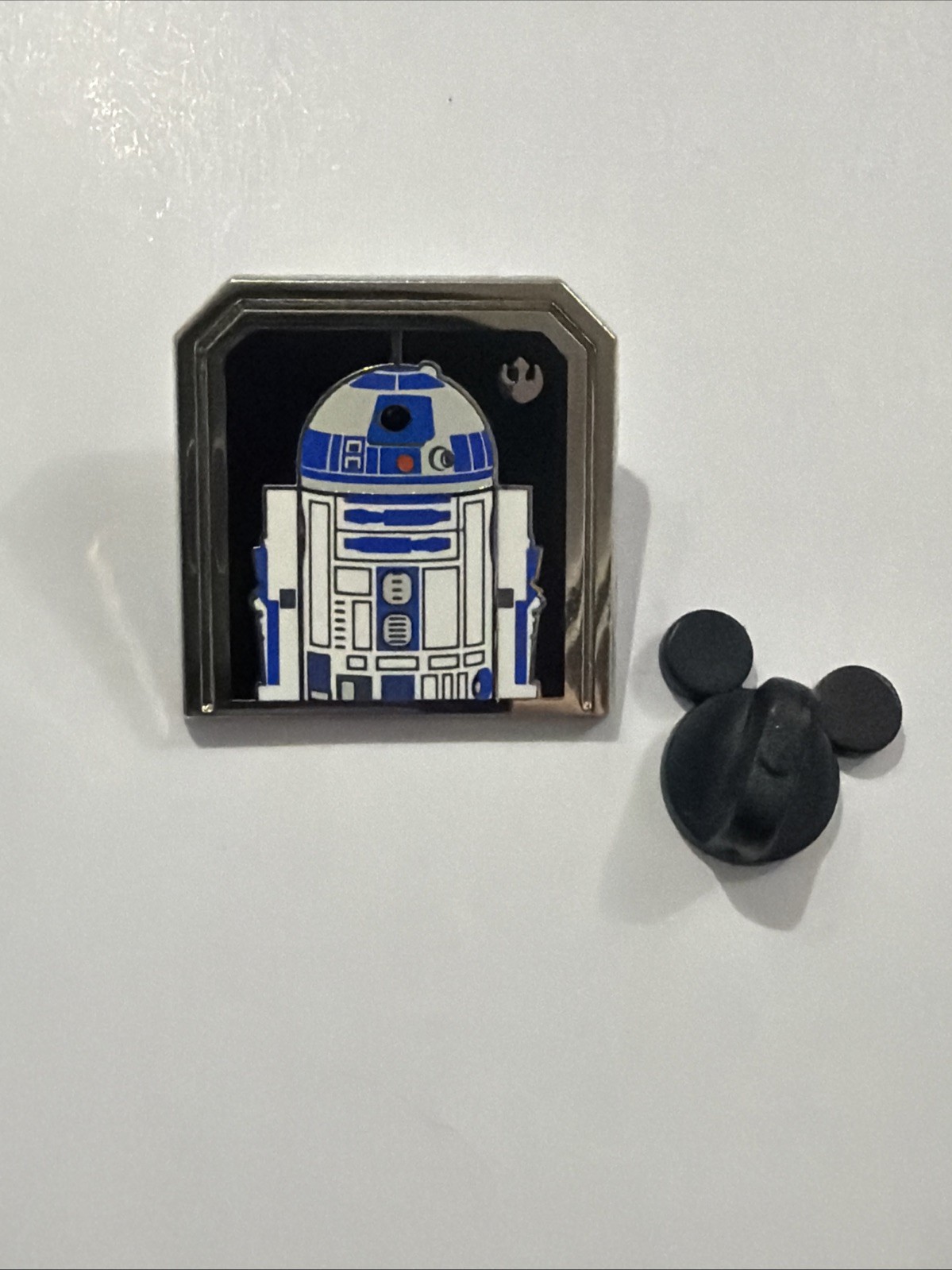 Disney 2024 Star Wars R2 Droids R2-D2 Hidden Mickey Silver Pouch Trading Pin