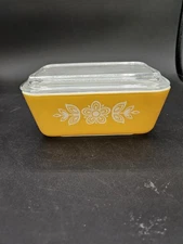 VTG. Pyrex 1.5  PT. Refrigerator Dish w/Lid Butteyfly Gold Pattern