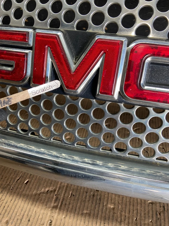 GMC Yukon Denali 2000 a 2006 parrilla delantera superior cromada N8376 DG Foto 4 de 4