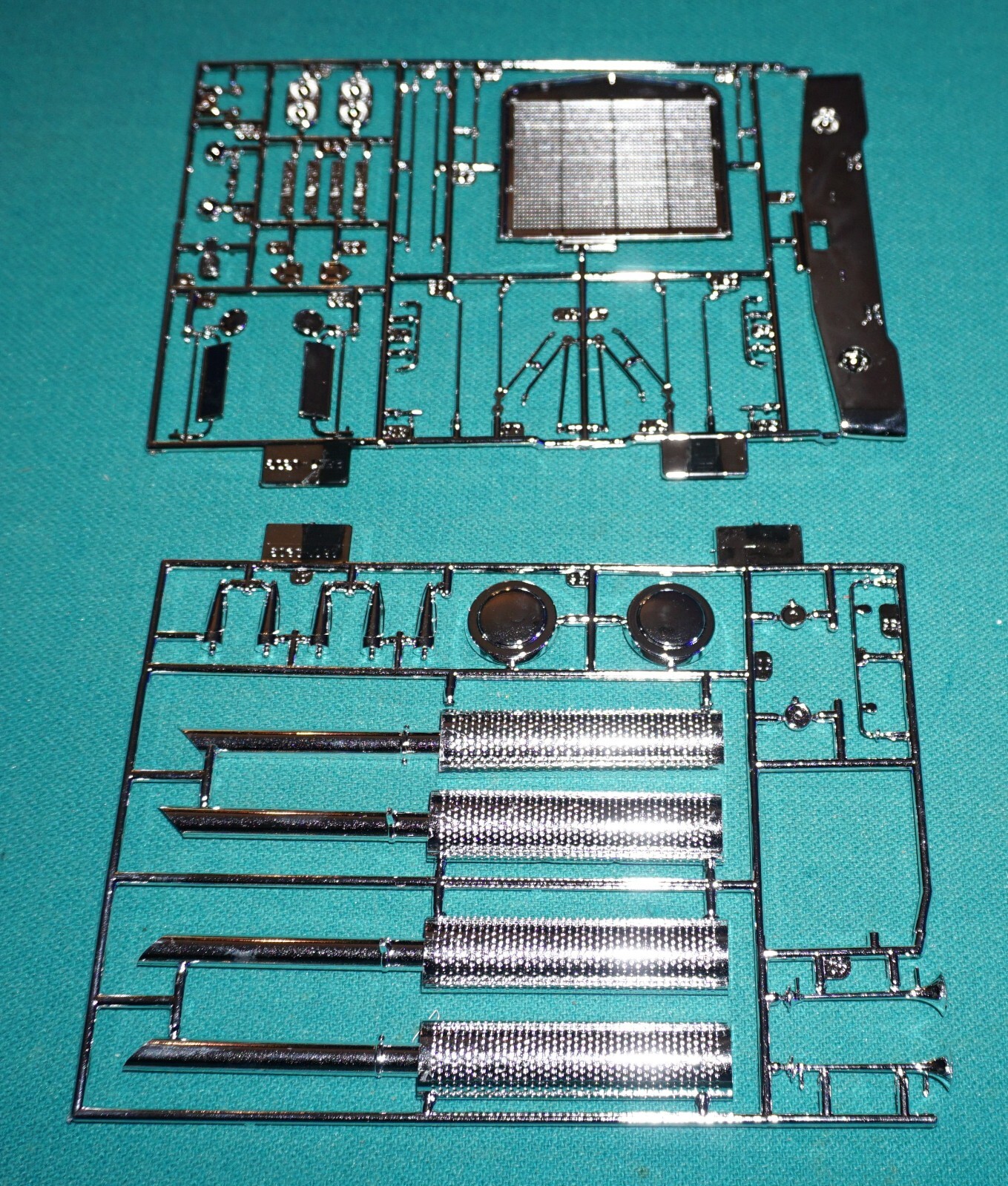 Kenworth W900 Aerodyne Conventional Monogram 1/16 Chrome Exhaust