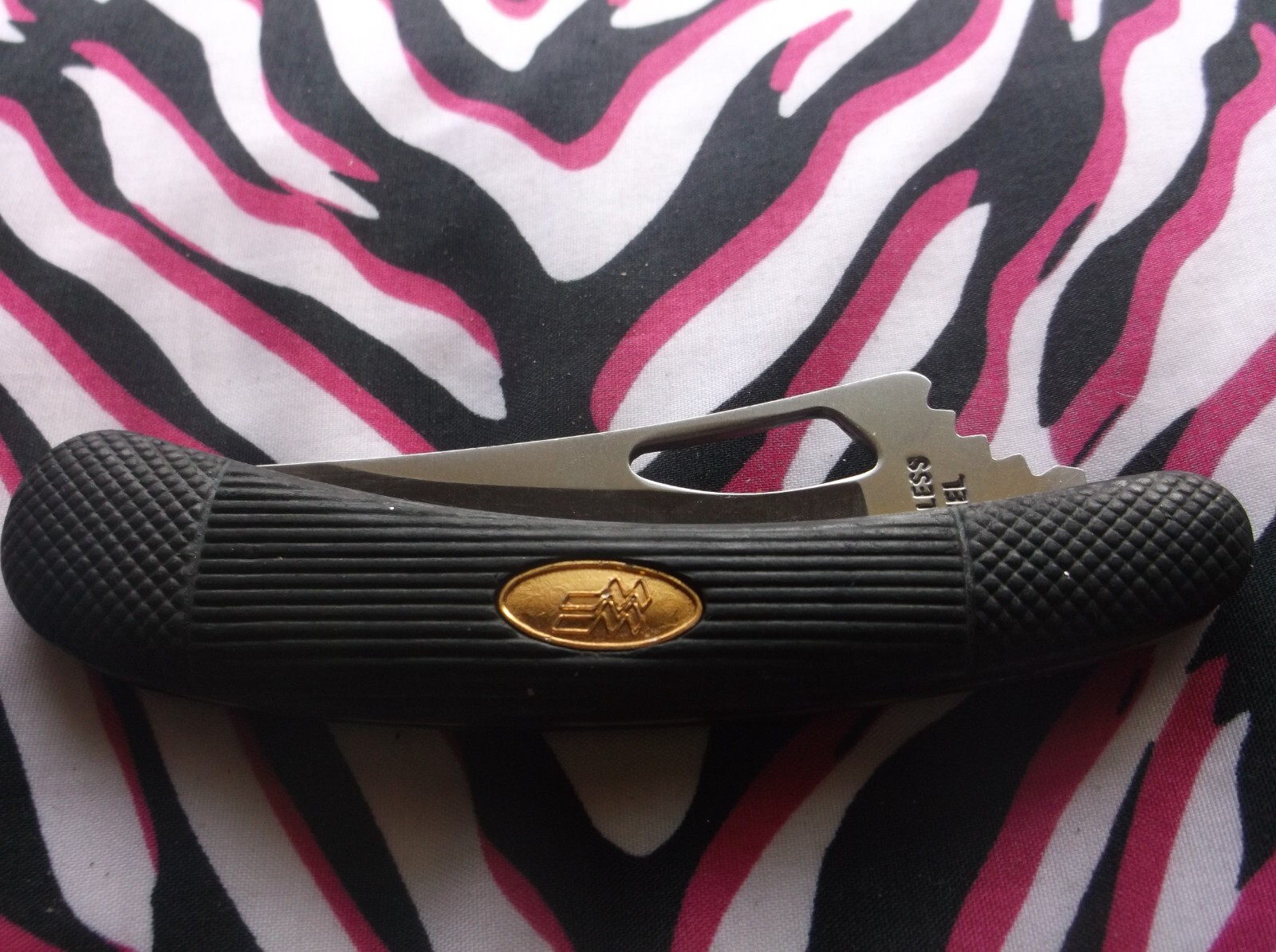 RUBBER GRIPS LOCK KNIFE eBay