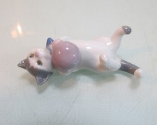 Katze liegend mit Ball wohl Metzler & Ortloff pastellfarben ungemarkt