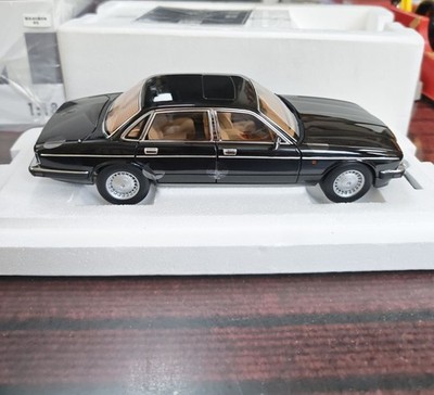 Almost Real 1:18  - Jaguar/Daimler  XJ6 (XJ40) - Schwarz