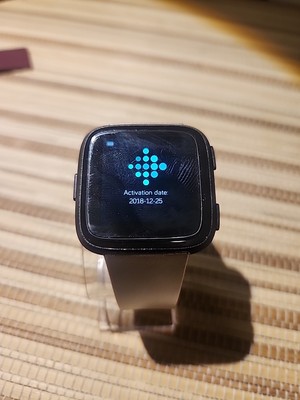 Fitbit Versa First Generation Smart Watch Fitness Tracker With band 