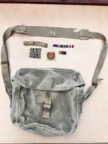 WW1/2 MILITARY CANVAS BAG & WW2 HOME GUARD LF 21st BURY BATTALION BADGE.