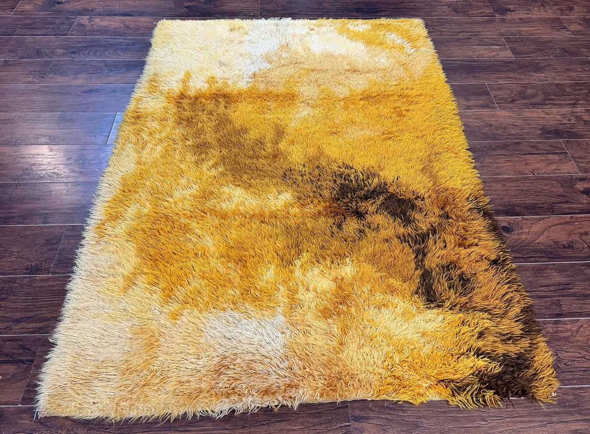 Rya Shag Rug 4.6 x 6, Shades of Yellow, Mid Century Vintage Carpet