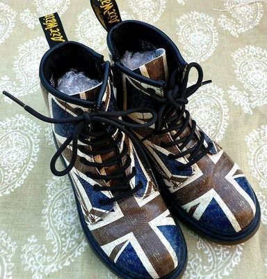 union jack dr martens womens