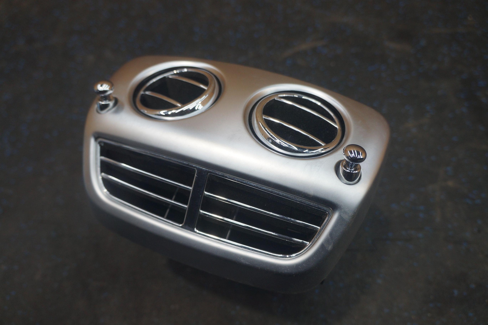 Rear Center Air Vent Grille 64229156908 OEM Rolls Royce Ghost Series I 2010