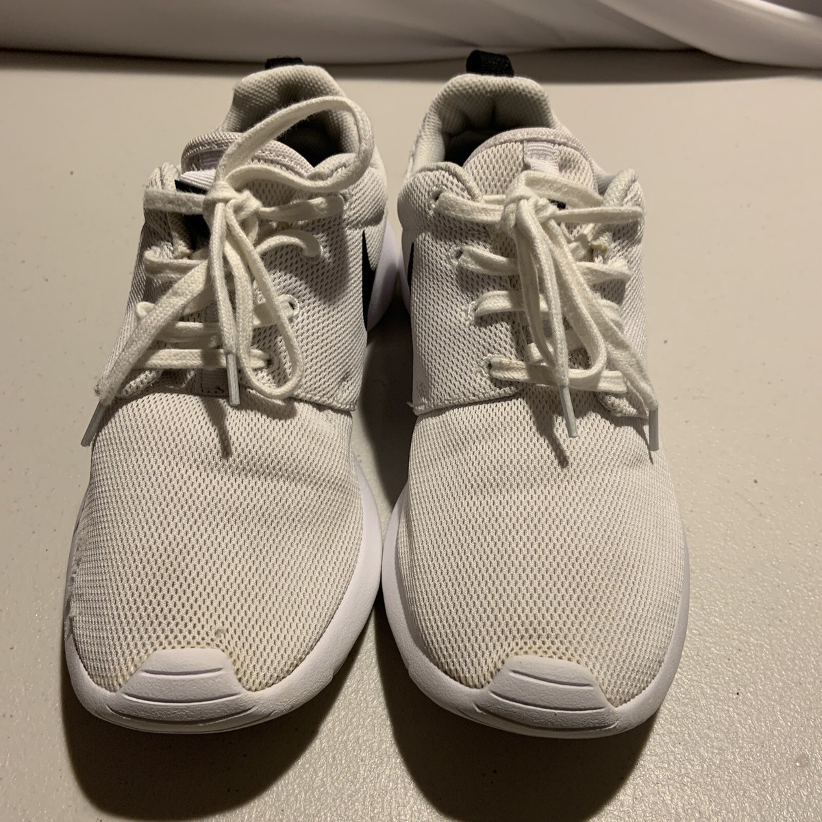 nike roshe one all white womens