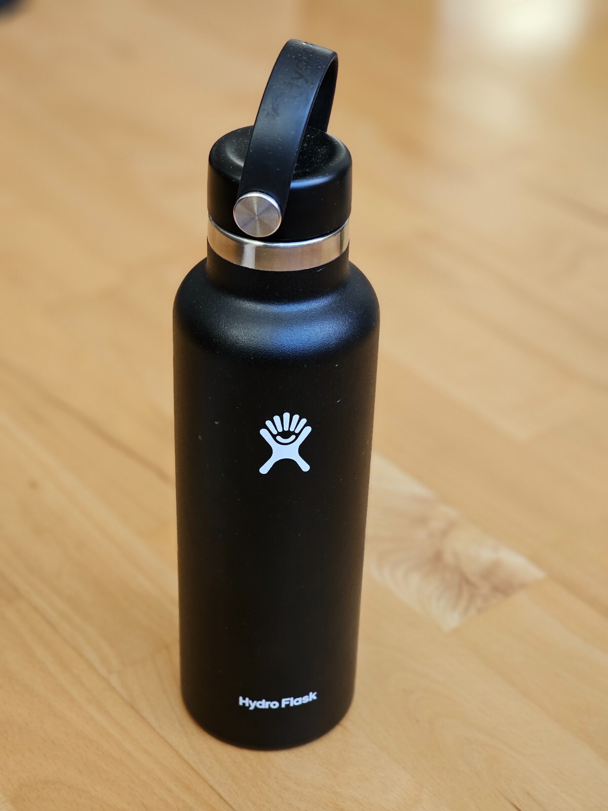Hydro Flask Black 21 oz. Standard Mouth w/flex cap cold/hot water liquid bottle