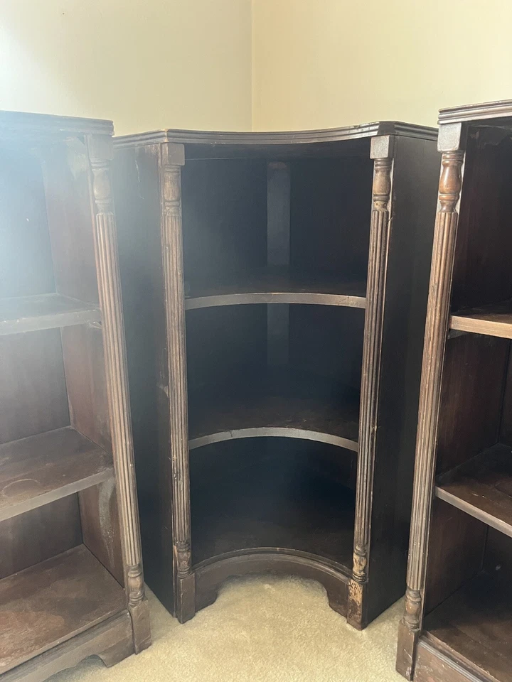 Estantería esquinera antigua de mediados de siglo Foto 4 de 4