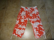 GIRLS SIZE 12 1/2 RED FLORAL CAPRI PANTS BY OLD NAVY