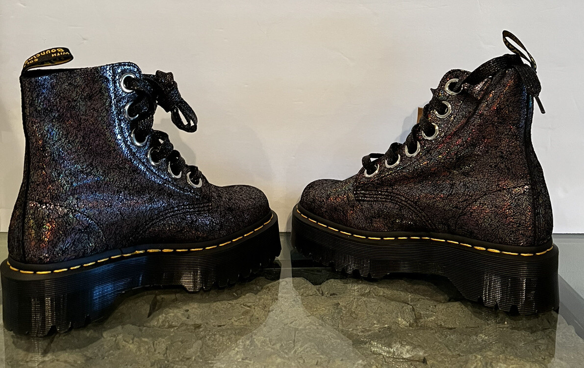 【値下】Dr.Martens MOLLY IRIDESCENT CRACKLE NWT DOC MARTENS Molly Iridescent Crackle Leather Platform
