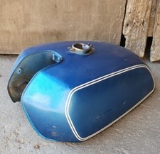 Ancien réservoir de moto a restaurer