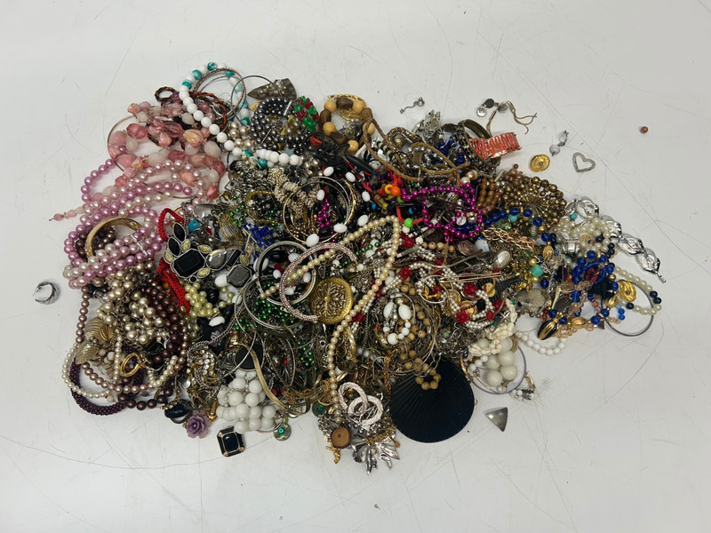 ~10lb Lot Vtg Costume Jewelry Necklace Earring Parts For Repurpose Repair Art