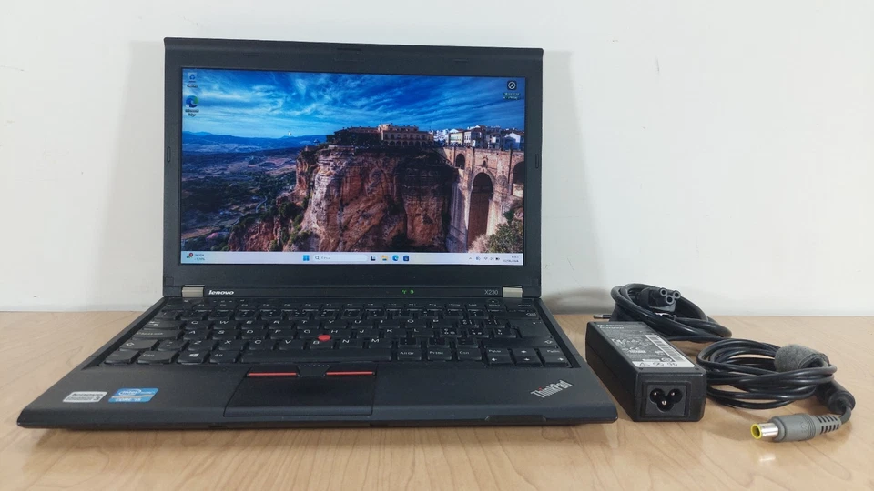 Lenovo ThinkPad X230 · i5-3320M · 4GB · 320GB, foto 1 di 5