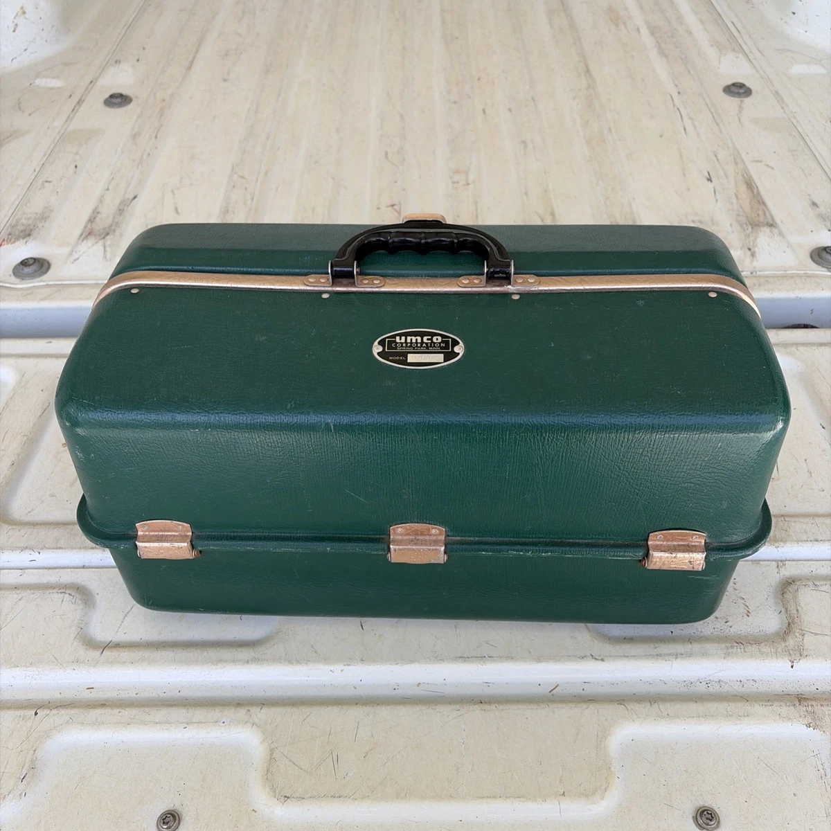 Boîte De Pêche Vintage UMCO Modèle 204-R - Plastique Vert - Fabriqué Aux USA