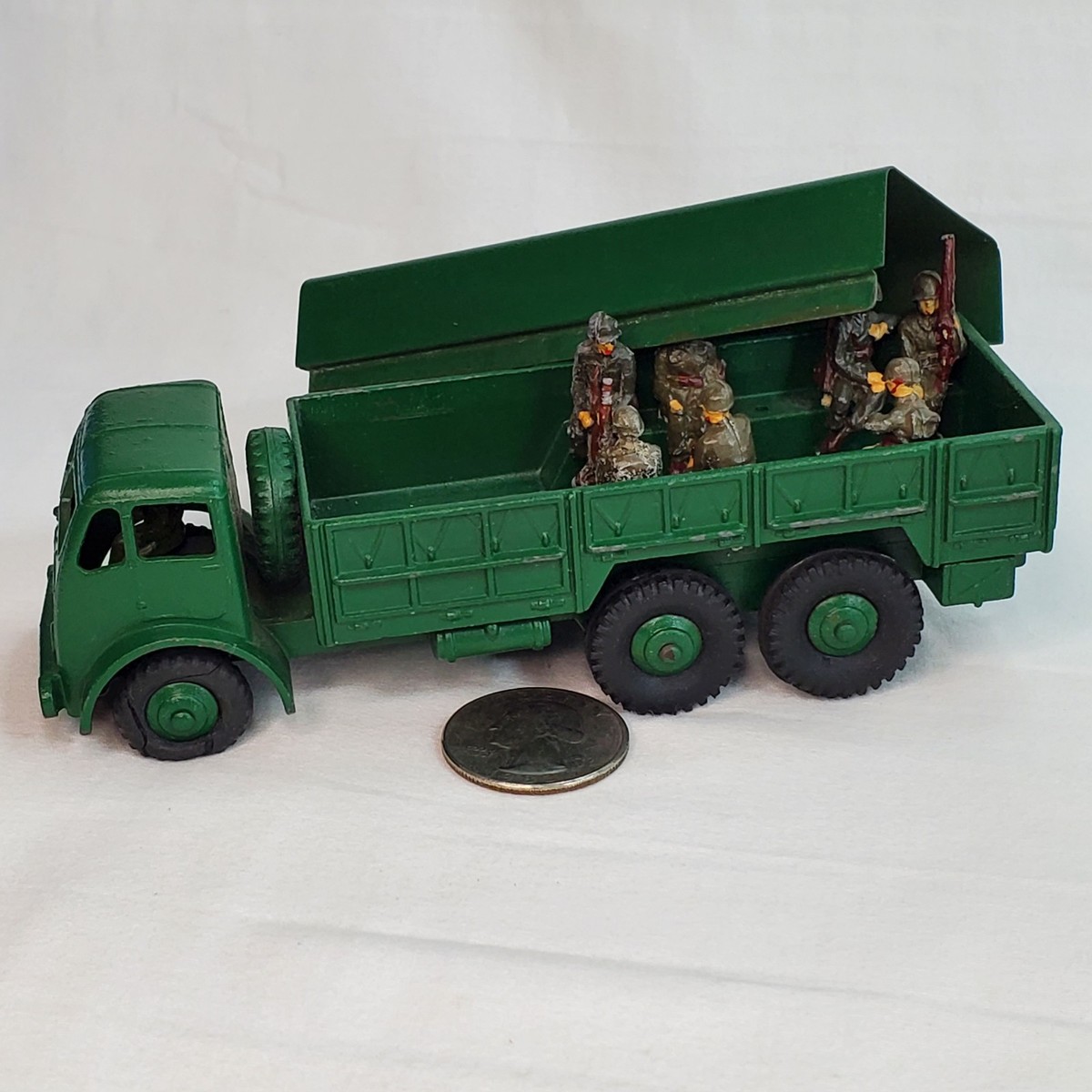 DINKY SUPERTOYS #622 10-TON ARMY TRUCK & 7 Crew Meccano England