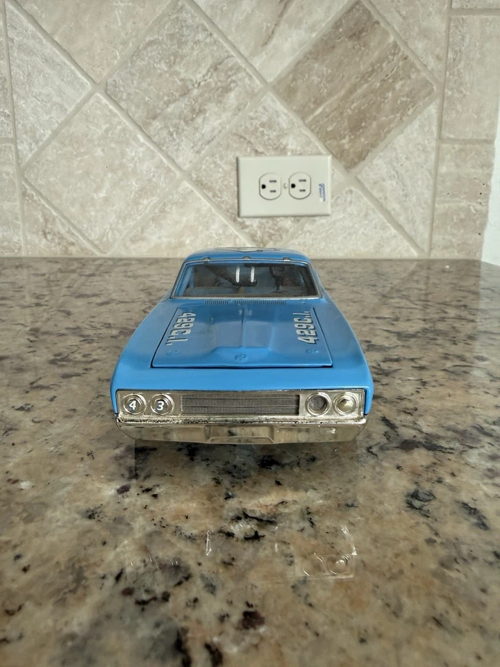 NASCAR Richard Petty 1969 Torino Talladega 100th Win 1/24 Scale Diecast - Image 4 of 4