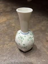ROYAL TARA  LAURA Vintage  Bone China Bud Vase Ireland  approx 5.5” High