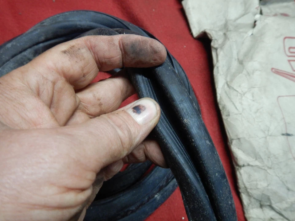 NOS 54 55 56 57-59 STUDEBAKER WAGON REAR WINDOW SEAL WEATHER STRIP GASKET BACK - Image 3 of 4