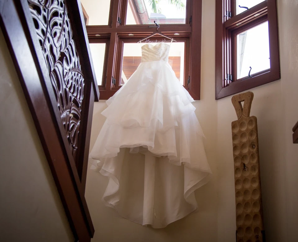 Paloma Blanca Wedding Gown A-Line Silhouette White Size 0 - Image 2 of 4