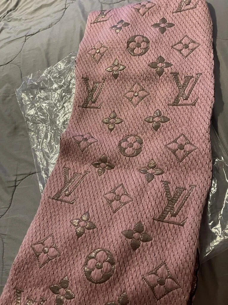 LOUIS VUITTON SCARF ( Pink and Champagne)